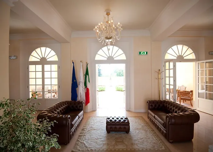 Matilde Di Canossa Golf & فندق ريجّو إيميليا