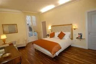 Matilde Di Canossa Golf & Hotell