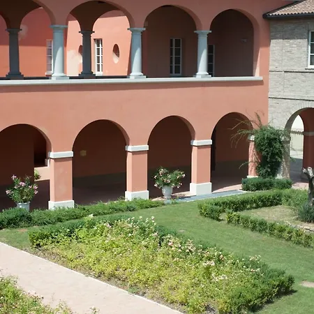 Matilde Di Canossa Golf & Hotell