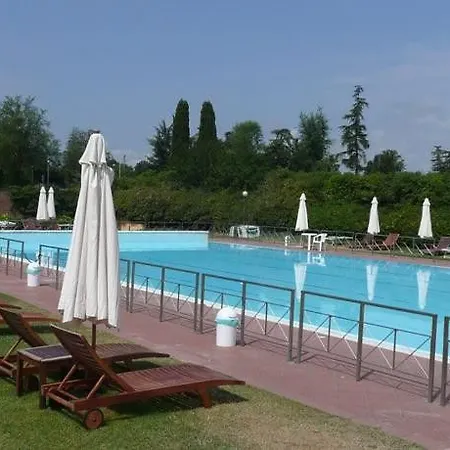 Matilde Di Canossa Golf & Hotell