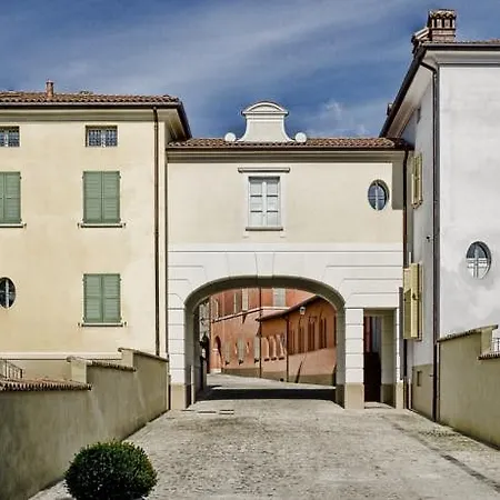 Matilde Di Canossa Golf & Hotell 4*