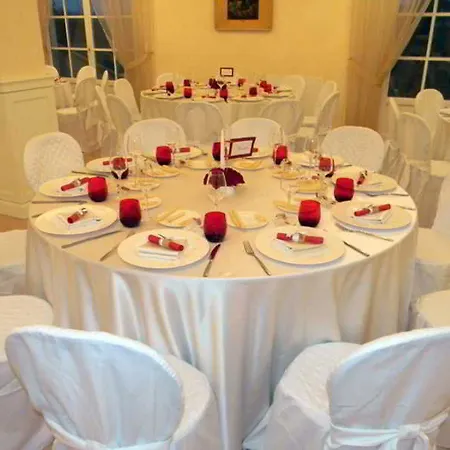 Matilde Di Canossa Golf & فندق ريجّو إيميليا