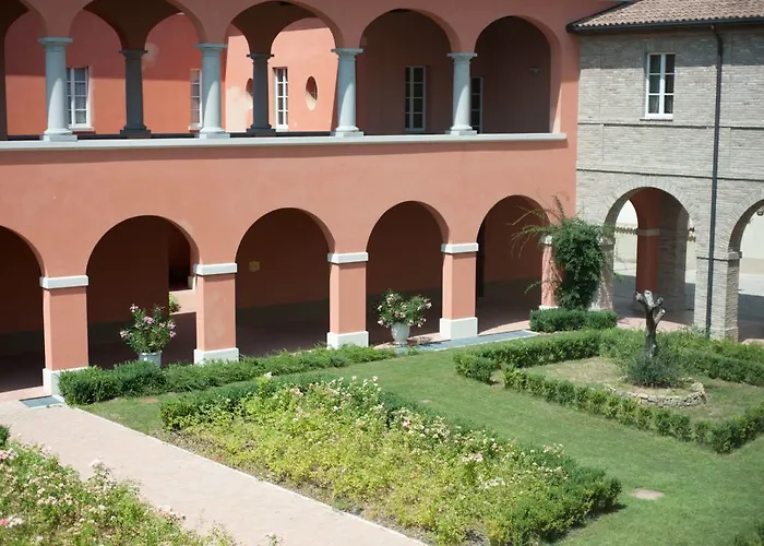 Matilde Di Canossa Golf & Hotell