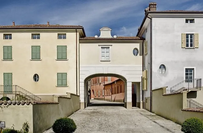 Matilde Di Canossa Golf & Hotell 4*